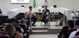 02 Palestra-show com o cantor Almir Rouche abre a Semana do Servidor do TRE-PE