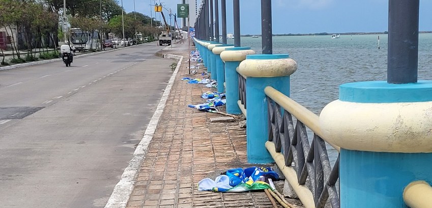 Comissão de Propaganda do Recife apreende 1.127 bandeiras e 20 banners em ação contra irregulari...