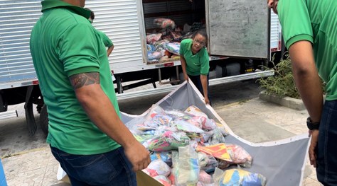 TRE-PE - Mais de 4 mil bandeiras apreendidas no 1º turno foram destinadas a costureiras do Recife