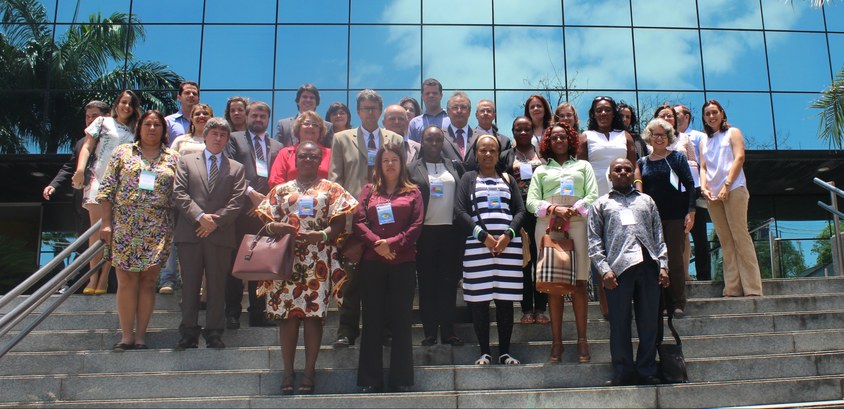 Seminário Internacional - Segundo dia (foto na escada)