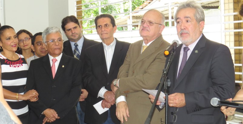 O Presidente do TRE-PE, Desembargador Fausto Campos discursando em memória do homenageado